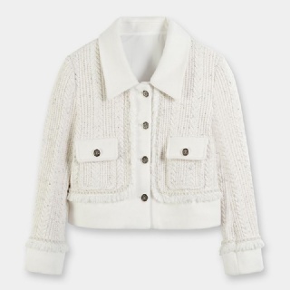 Elegant Chanel style patchwork knitted jacket with straight shoulders and fashionable